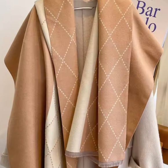 MOBAAK 2025 Autumn-Winter Beige Camellia Scarf Shawl Elegant Fashion. NWOT - Picture 3 of 6